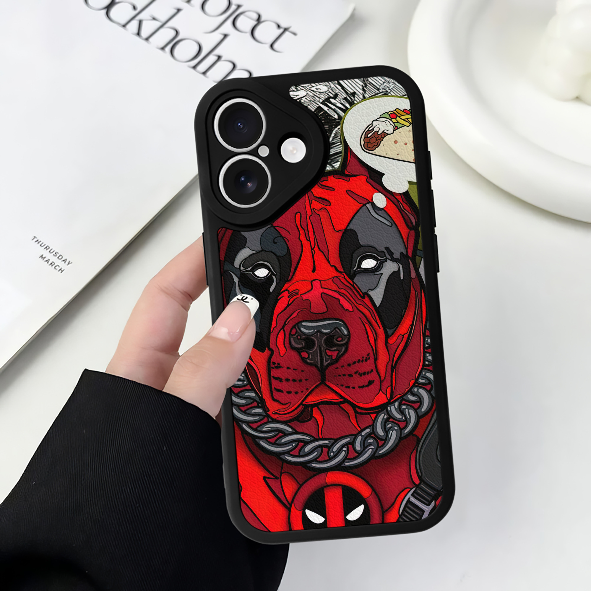 （画像用） Deadpool デッドプール 【iPhone 16シリーズ対応】シリコンスマホケース（レザー調） 材質：シリコン
